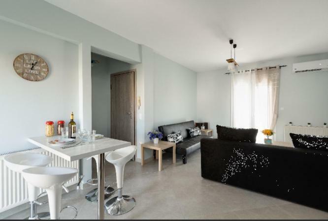 Bright Spacious Two-Bedroom Apartment Thessaloníki Luaran gambar